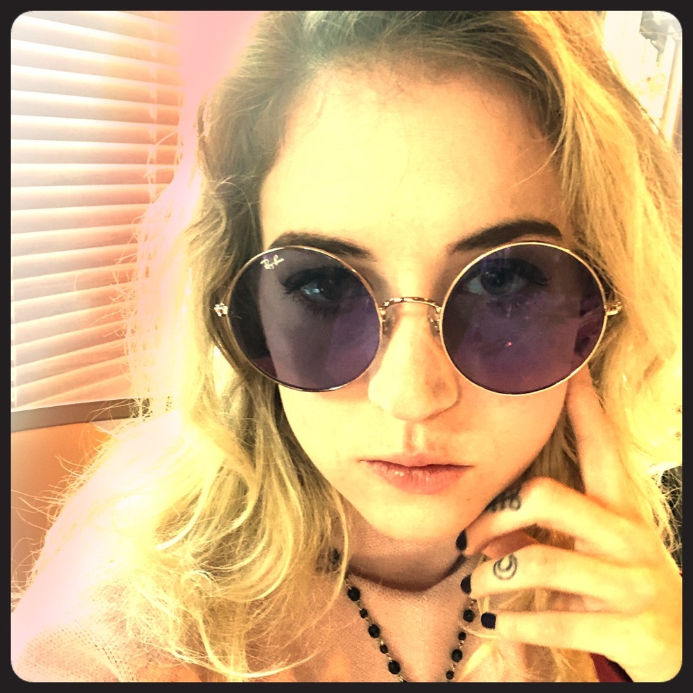 Meet your Posher, Alexandra